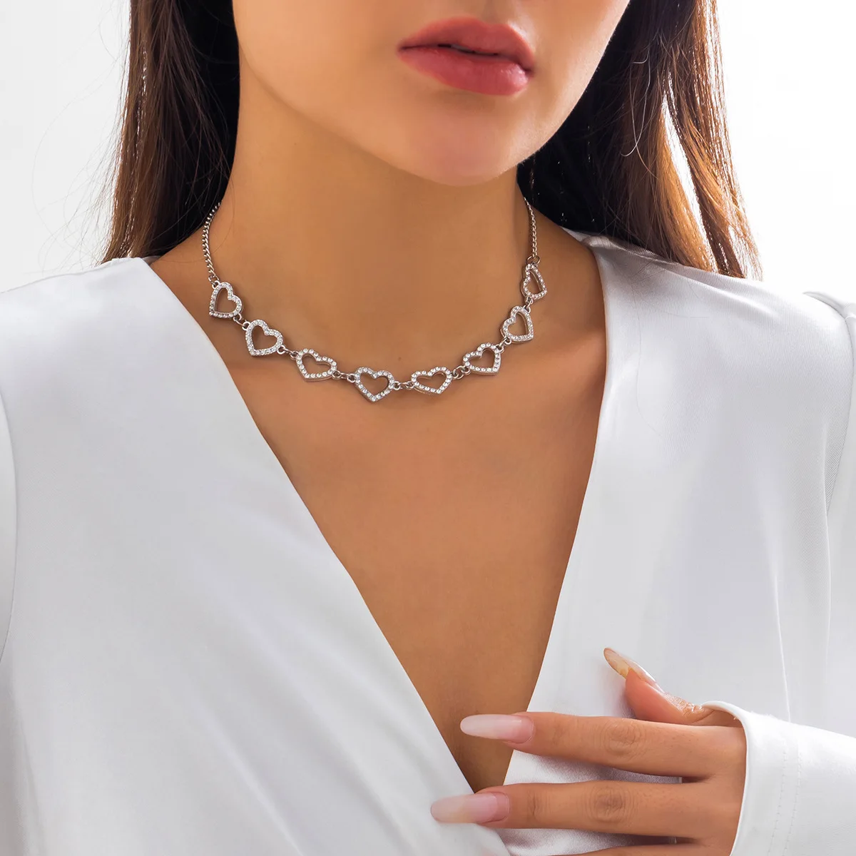 

Hip hop Clavicle Chain Necklaces Short Chokers Full Rhinestone Hollow Heart Simple Women Necklaces Summer Jewelry Accessories
