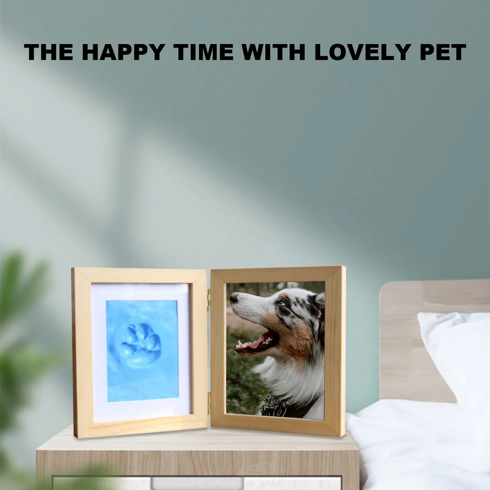 

Деревянная фоторамка с изображением собачьих лап и кошек