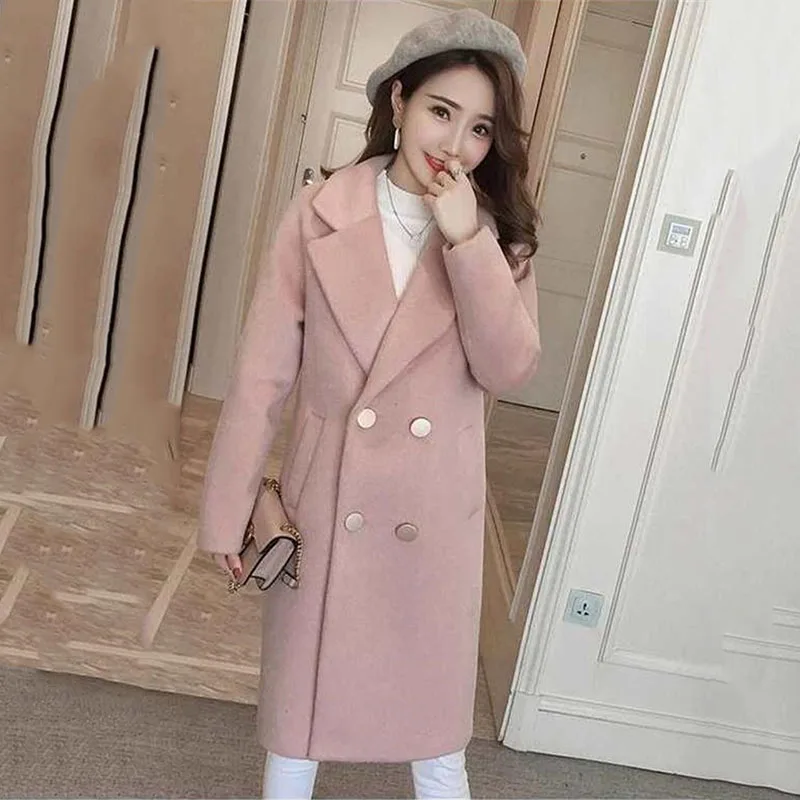 

Женская шерстяная двубортная куртка средней длины на осень-зиму