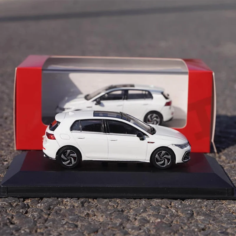 Фото Литой под давлением оригинальный масштаб 1:43 Golf GTI 2021, имитация сплава, модель автомобиля, статический дисплей, Коллекционная игрушка, подарок, сувенирное украшение №4