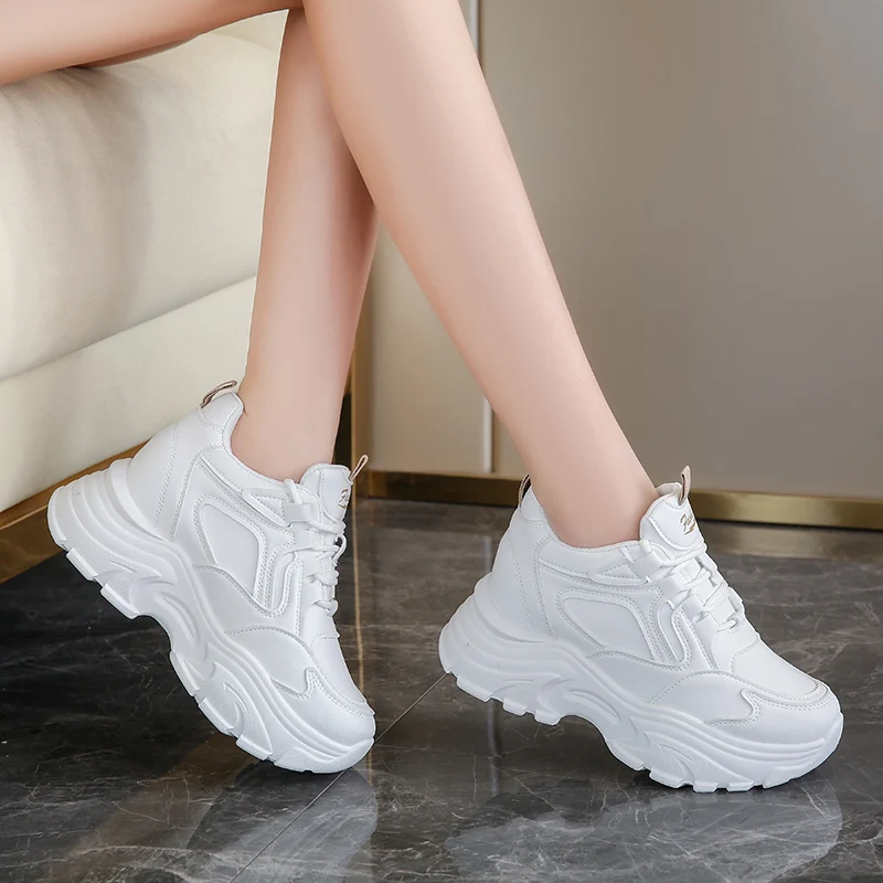 Женские кроссовки на толстой вулканизированной платформе дышащие Нескользящие
