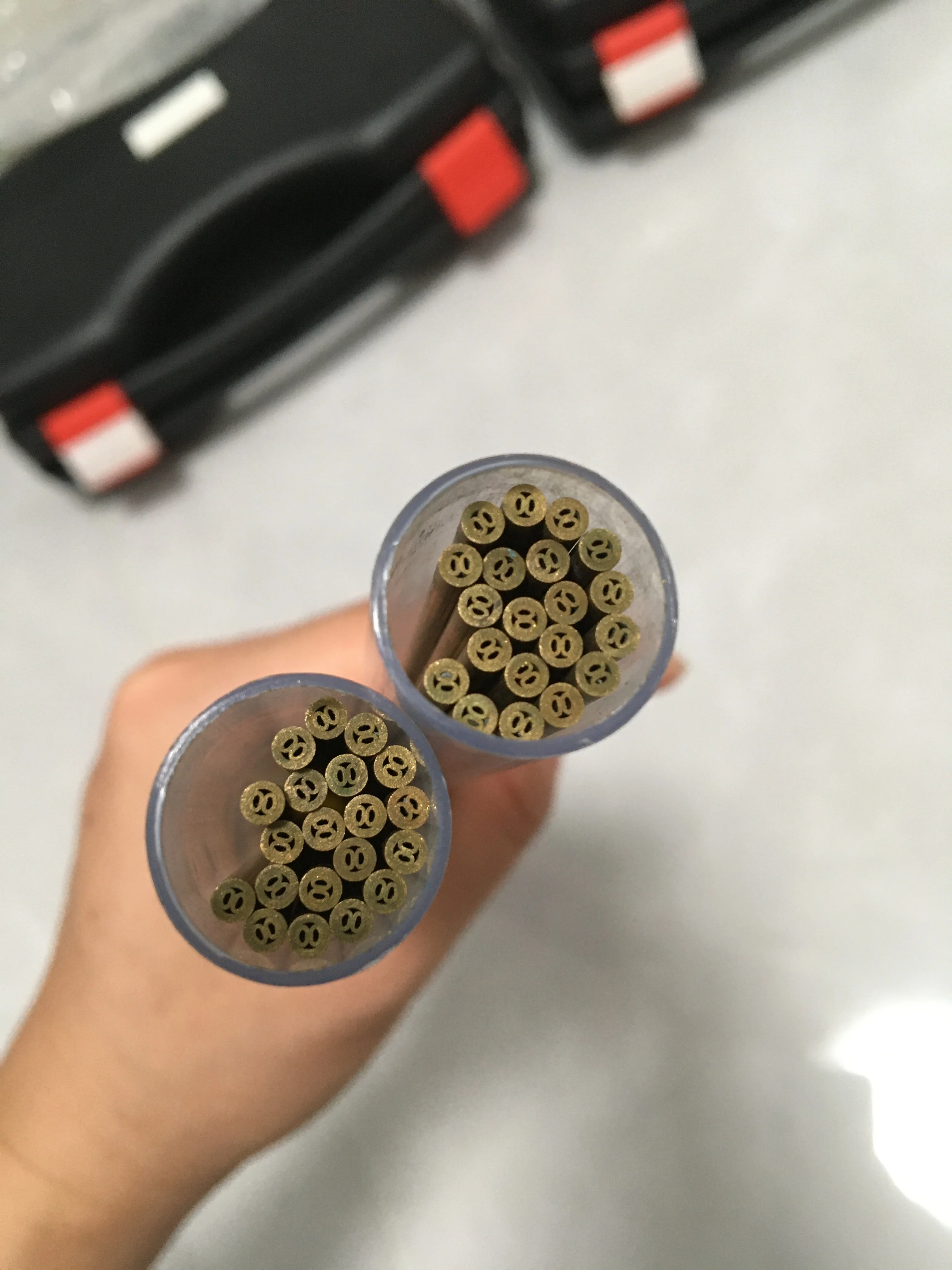 

Латунная электродная трубка, многоканальная, латунная мультитрубка, несколько 4 отверстия, диаметр 1,0-3,0 мм, длина 400 мм, сверлильная труба для сверлильного станка