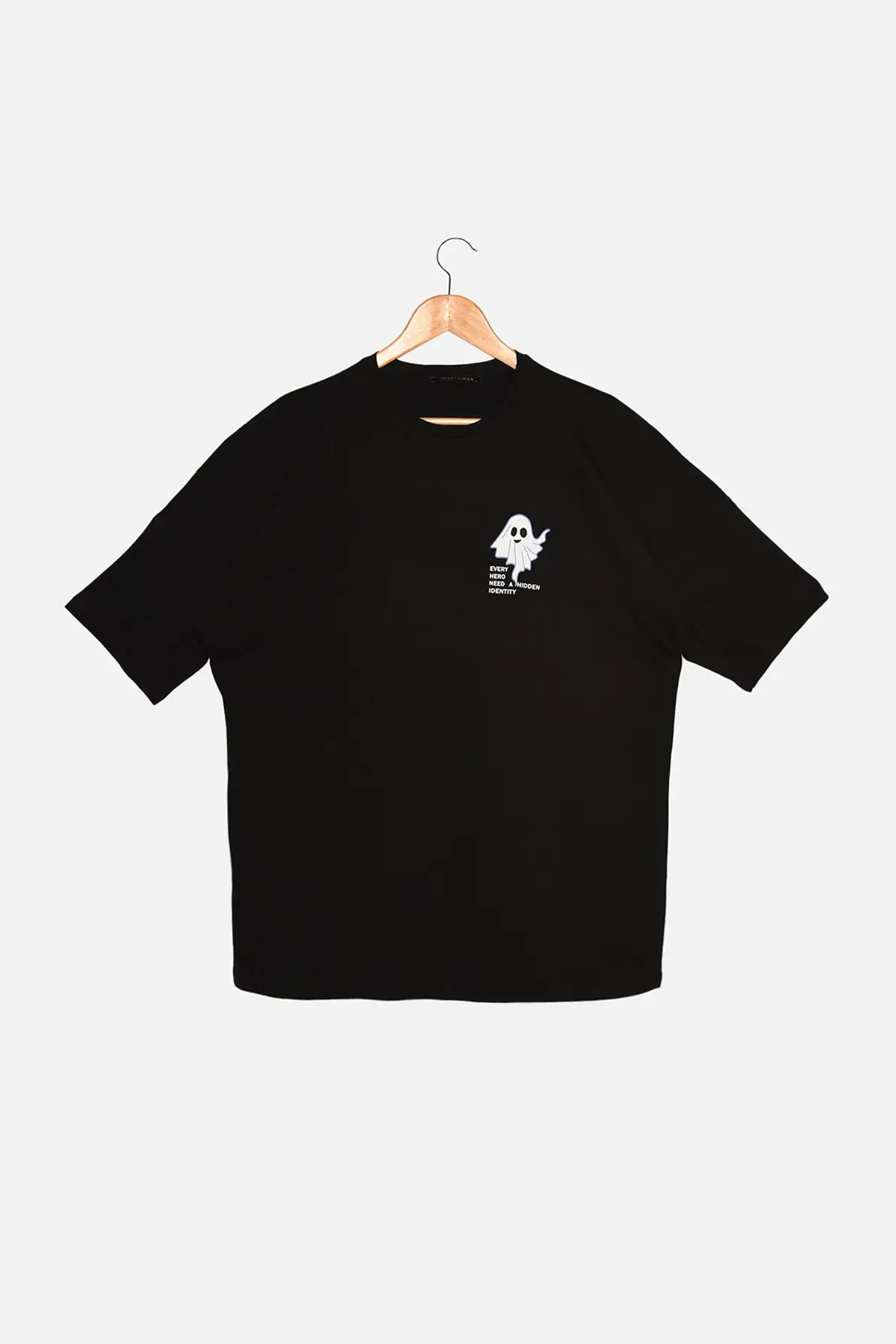 

Trendyol Men Oversize Bike Collar Short Sleeve Printed T-Shirt TMNSS21TS3787