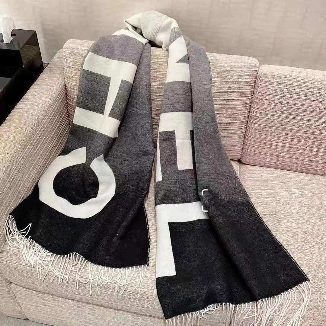 

Scarf Female Autumn and Winter New High-grade Cashmere Shawl Dual-use Large Logo Gradient Double-sided Scarf Shawl