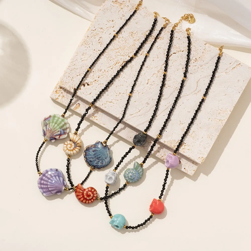 Богемское ожерелье из кристаллов и ракушек