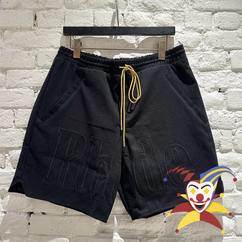 

Шорты-карго с множеством карманов, с вышивкой