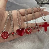 Подвески в красном цвете