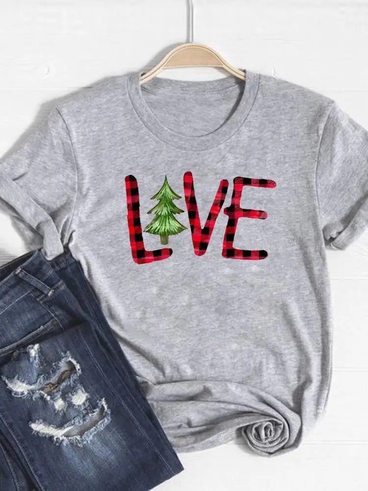 

Женская футболка с надписью «Merry Christmas Love Tree 90-х»