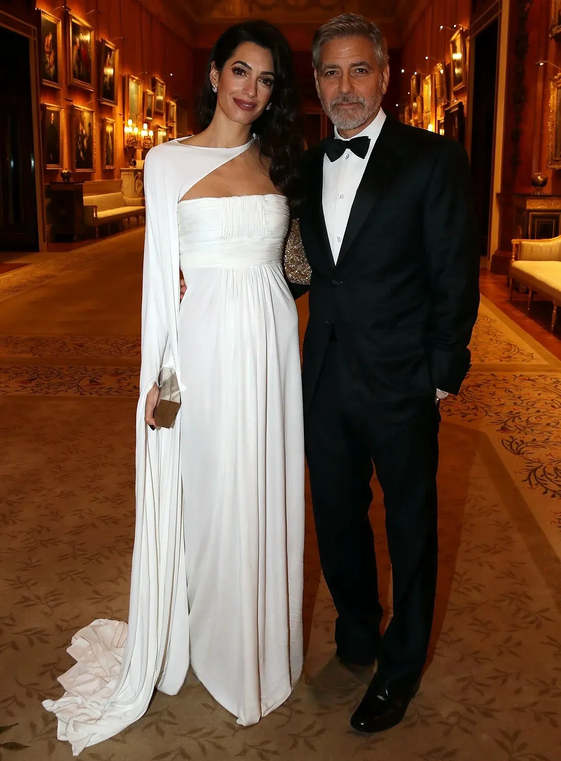 Платье женское вечернее белое с одним плечом в пол