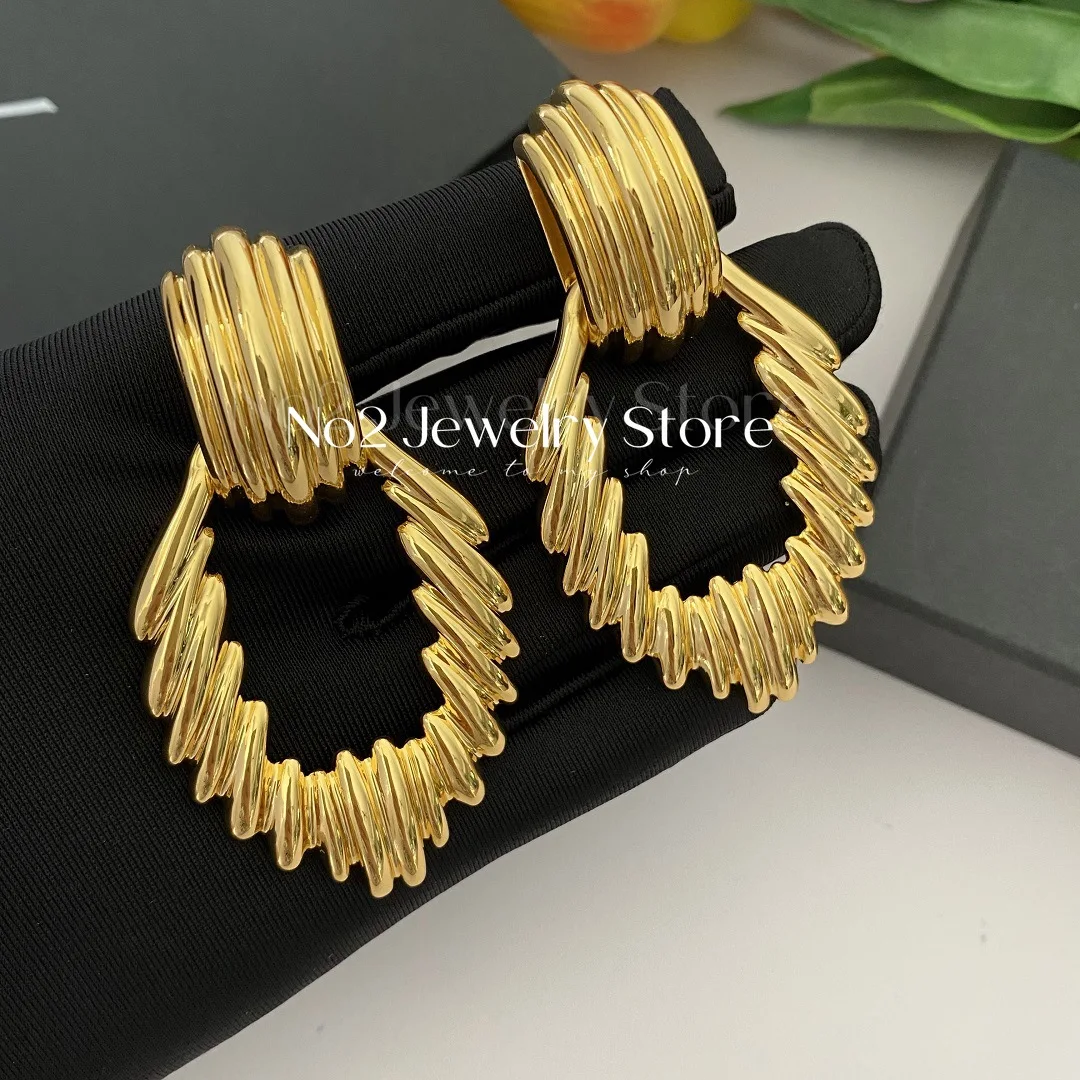 

European and American retro exaggerated ear clips, simple heavy metal earrings textured hollow ear clips, no ear holes, earrings