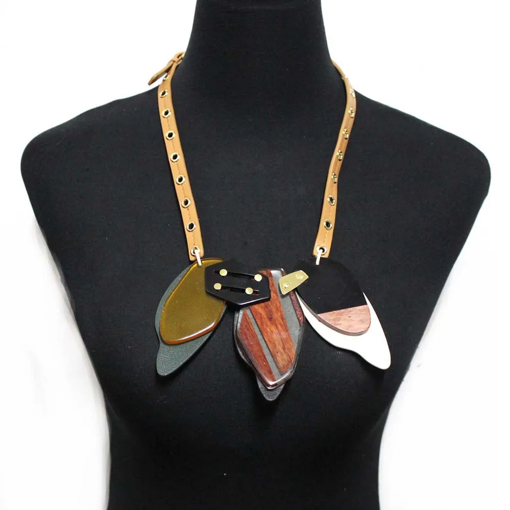 Luxury Designer Necklace Pendant Acrylic Metal Choker Hot Newest Fashion Leather Necklace For Women Jewelry Accessories