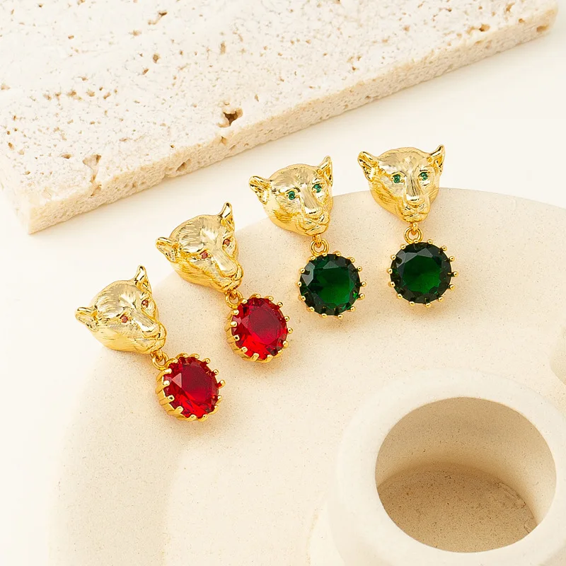 

European and American leopard head animal emerald wine red ear stud