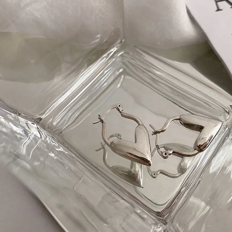 Серьги-кольца серебряные в форме сердца женские простые модные элегантные