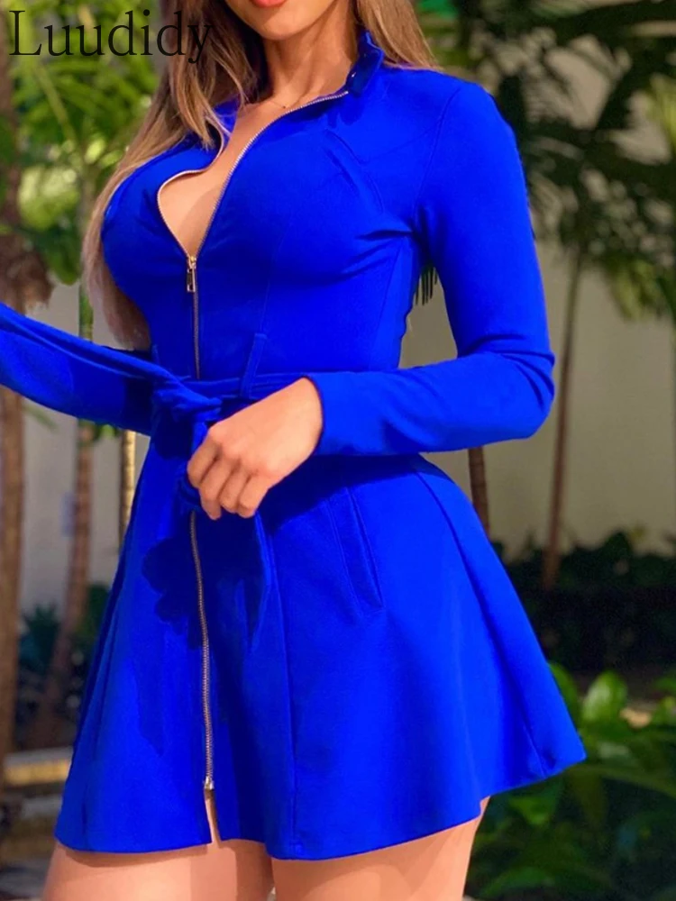 

Женское облегающее мини-платье с молнией спереди и длинным рукавом