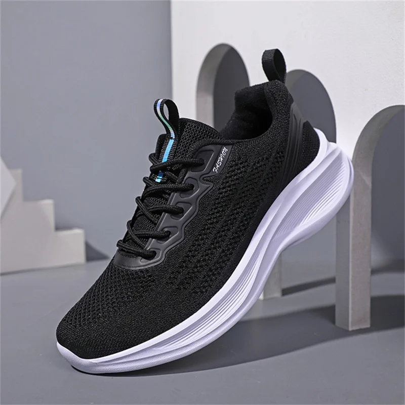 New Woman Casual Shoes Sports Breathable Flat Bottom Running Light Travel Sneakers Fashion Flying Woven Outdoor Mesh Sneakers