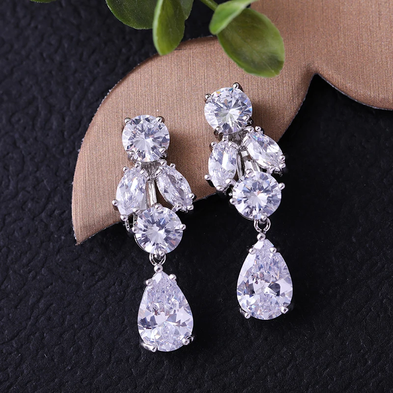 

Huitan Silver Color Dangle Earrings Bridal Wedding Accessories AAA Brilliant CZ Delicate Women's Drop Earrings Fashion Jewelry