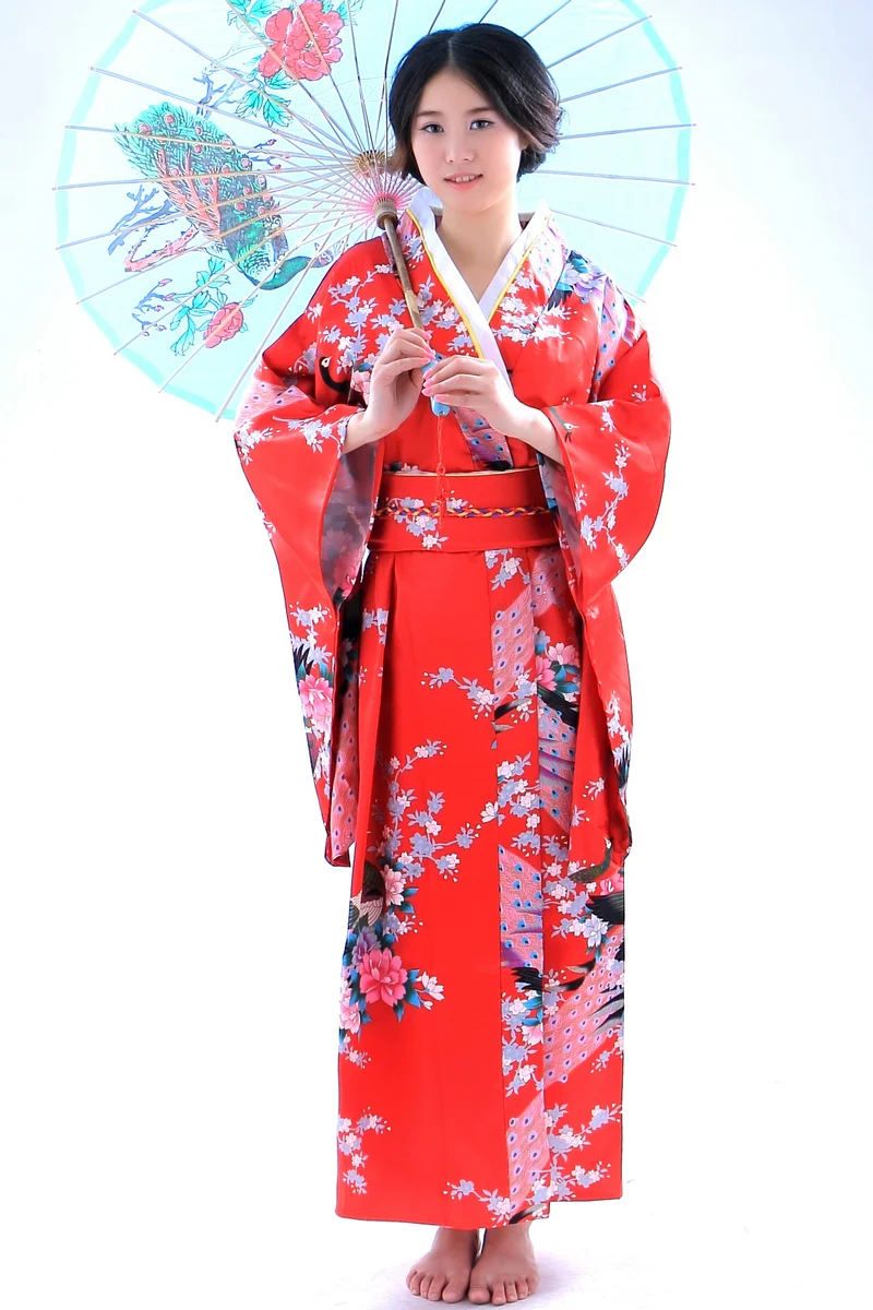 Традиционное японское кимоно. Юката женская традиционная япония. Кимоно и юката и хаори отличия. Корейская юката. Утикакэ кимоно.