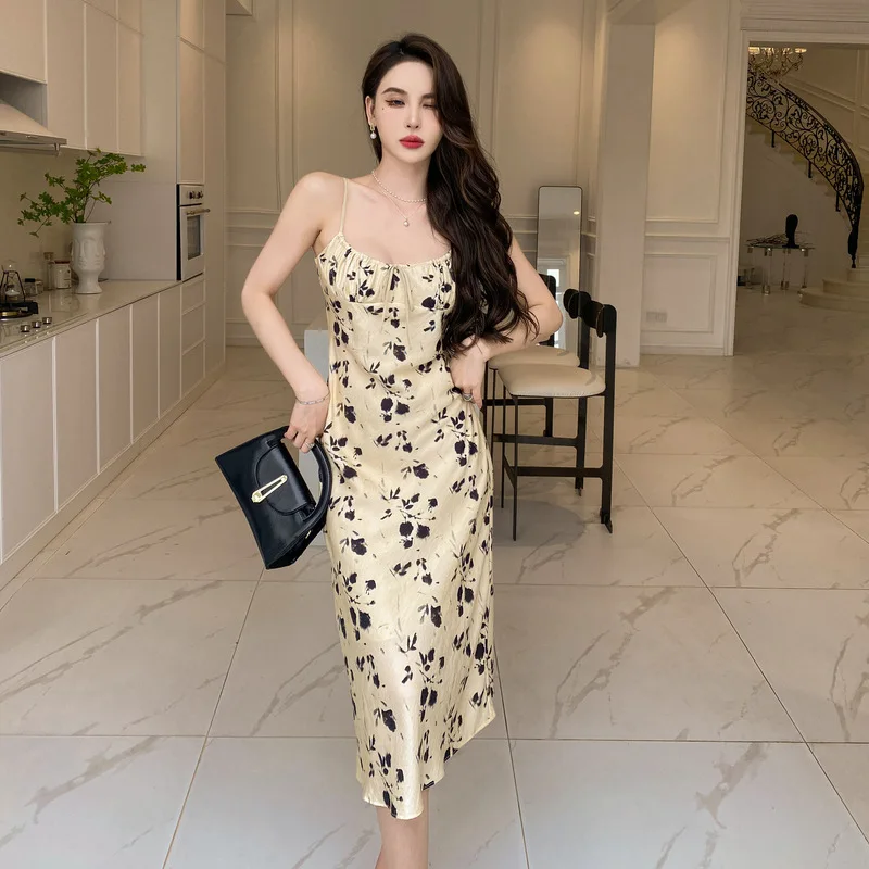 

Summer 2023 new slim waist slim floral print suspender dress hip dress female