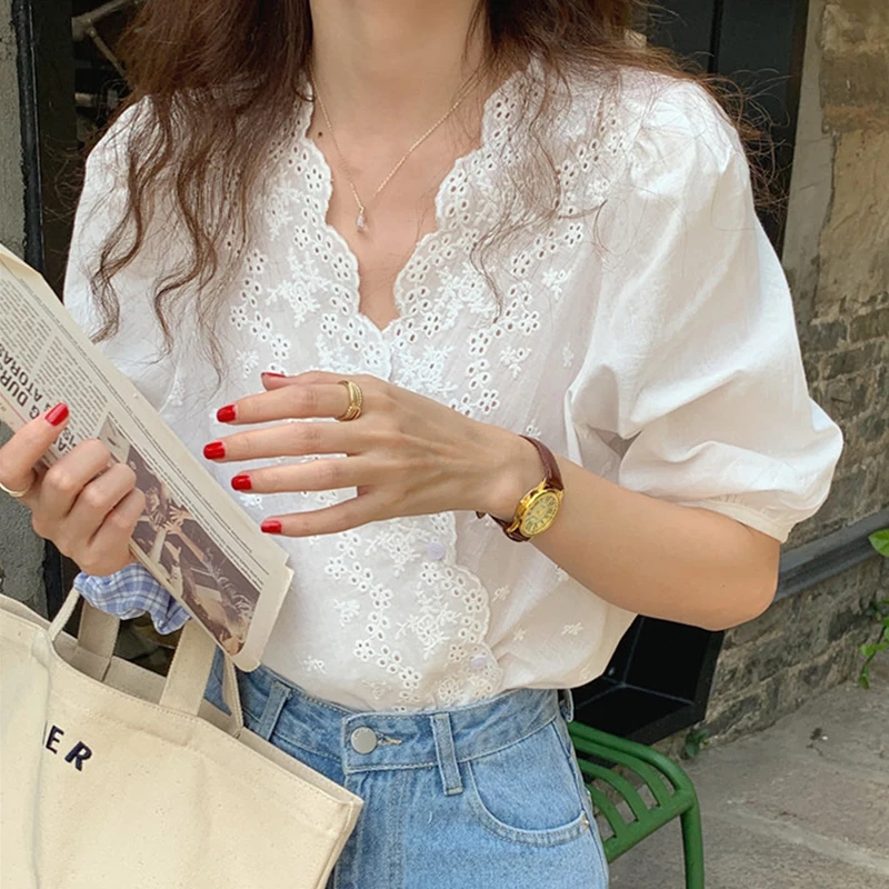 

Clothland Women Stylish White Lace Blouse Cross V Neck Half Sleeve Shirt Vintage Casual Fashion Tops Blusa LA880