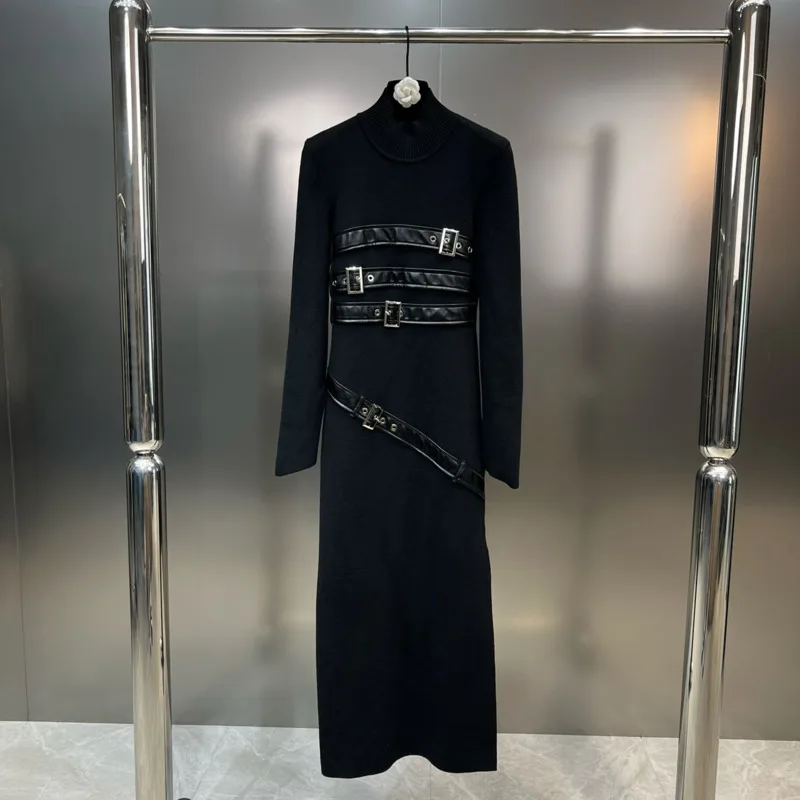 

Женское трикотажное платье с поясом, с воротником-стойкой