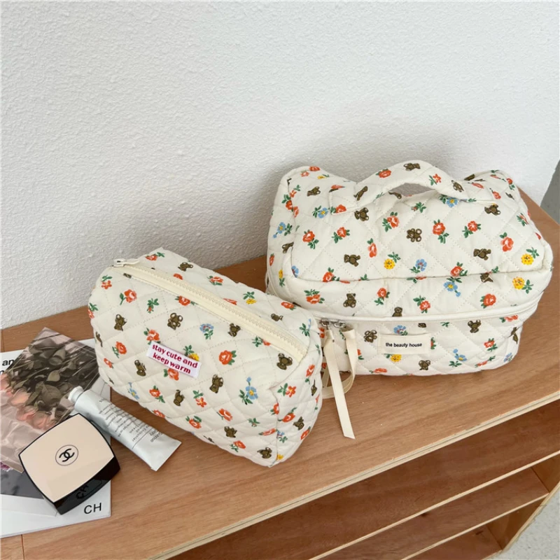 Ins Little Bear Flower Cosmetic Bag Quilted Cotton Case Pouch Zipper Design Flip Large Capacity Toiletry Bag Travel Cosmetic Bag