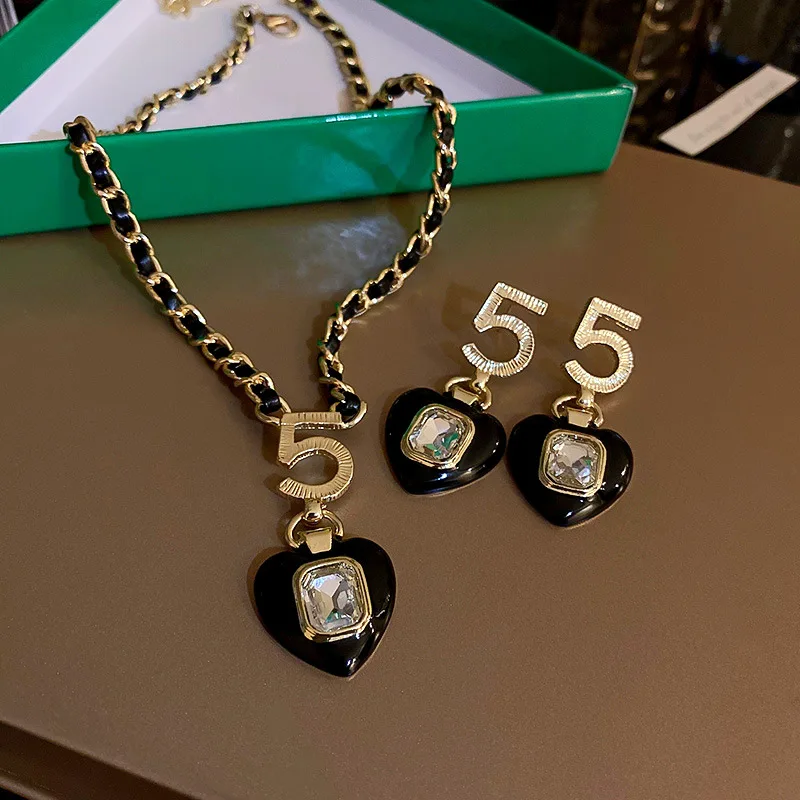 

Fashion Number 5 Crystal Heart Pendant Necklace For Women Gift Jewelry