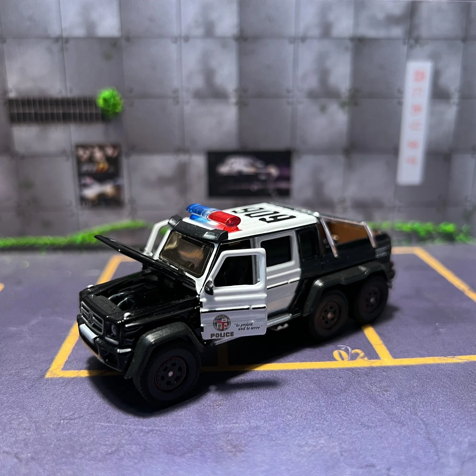 

MIJO x Era 1/64 G63 AMG 6x6 US Diecast Model Car