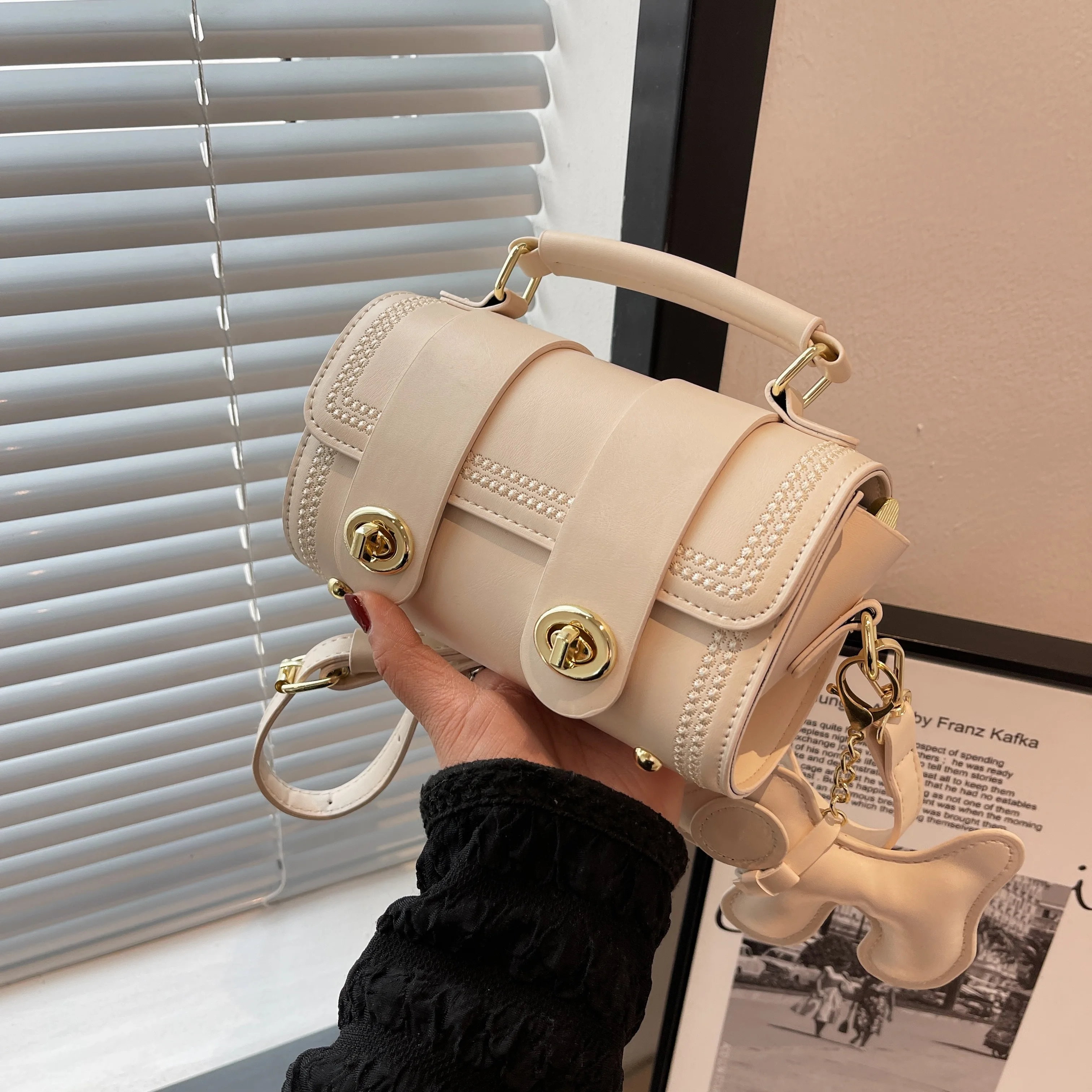 

Bag 2022 New Women's Cambridge bag Trend Fashion Handbag Trend Classic Design Casual Street One Shoulder Crossbody Bag