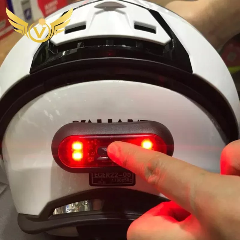 

Motorcycle Accessrioes Helmet Smart Light Night Cycling Safety Signal Warning Light Universal LED Motorcycle Helmet Taillight