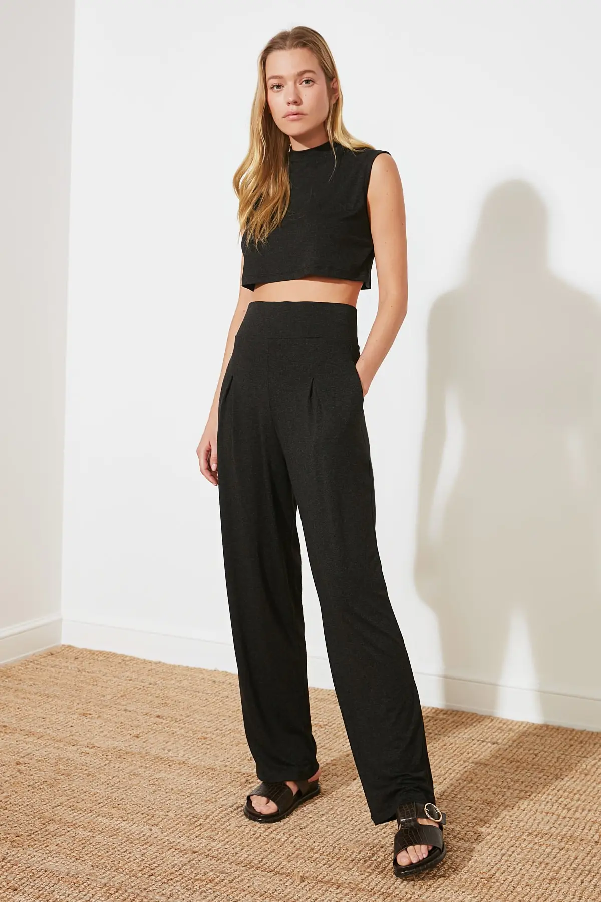 

Trendyol High Waist Pleated Pants TWOSS21PL0584