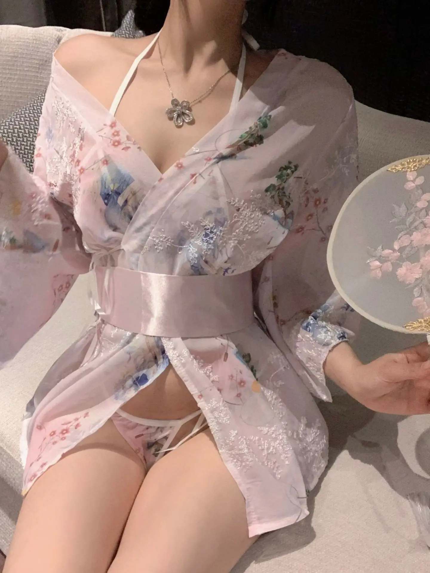 Пикантное платье-кимоно элегантное тонкое летнее платье с длинным рукавом