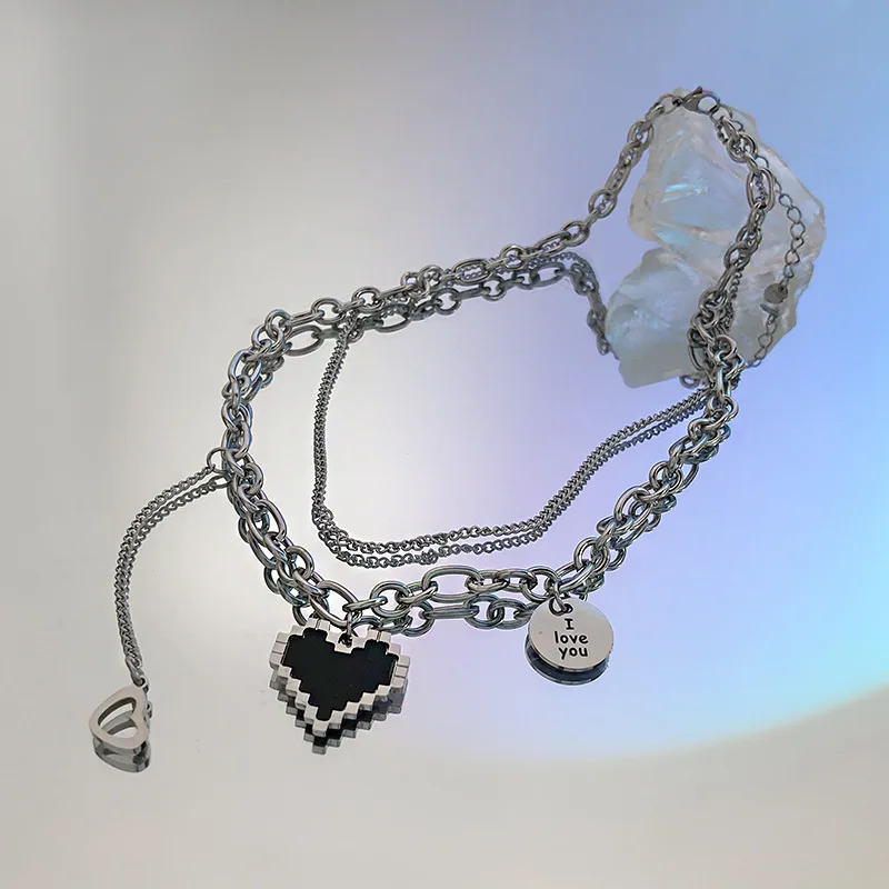 

Двухслойное ожерелье Y2K с черным жемчугом в форме сердца, цепочка для свитера в стиле хип-хоп, модная индивидуальная простая подвеска с букв...