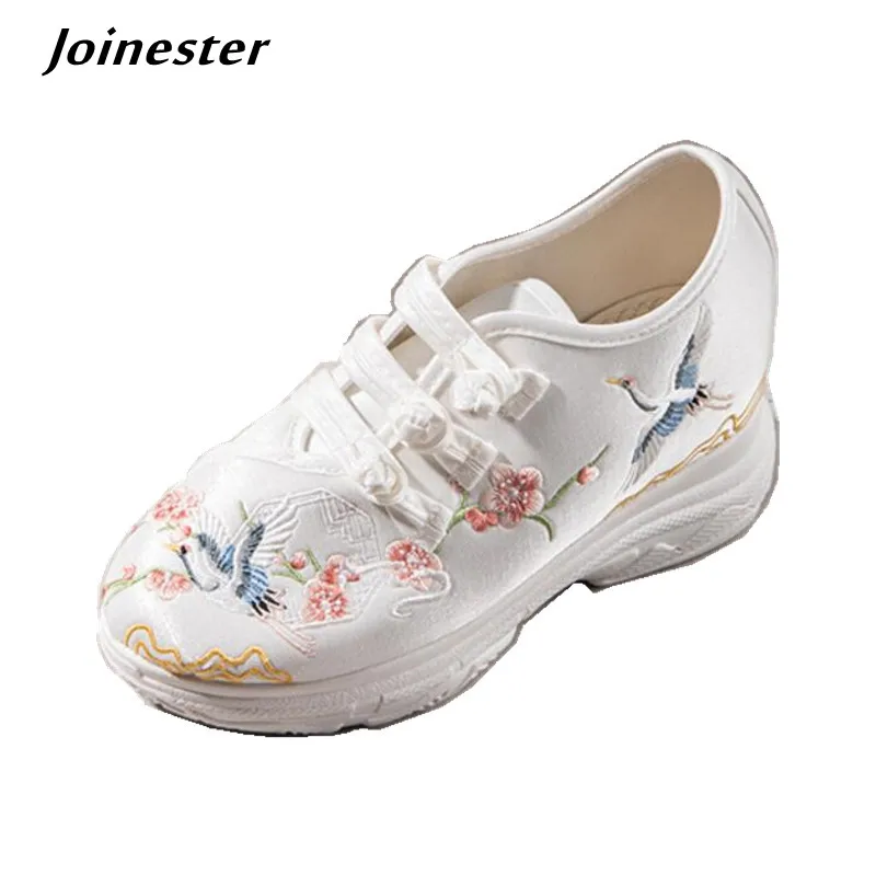 

Women Embroidered Casual Cotton Fabric Sneakers Internal Height Increased Retro Leisure Shoes for Female Low Cut Walking Shoe