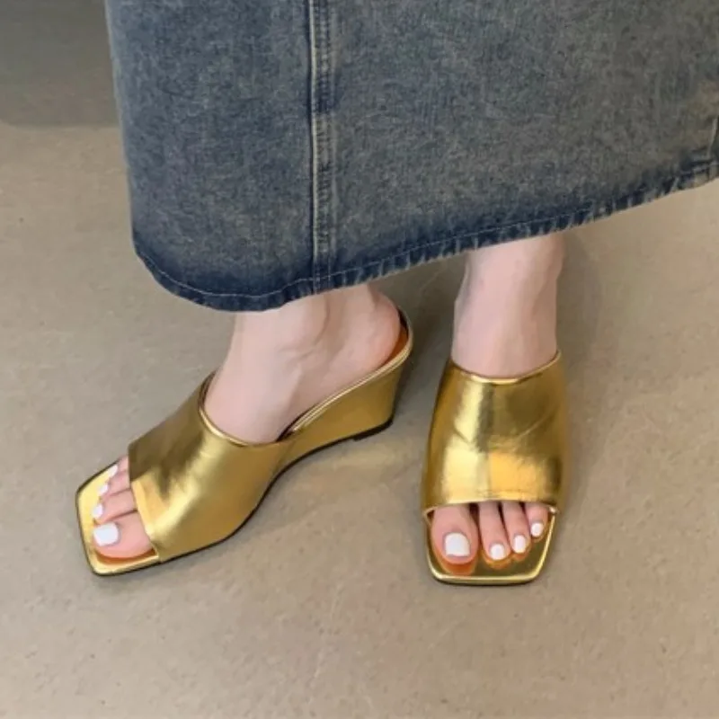 Туфли женские с квадратным носком однотонные на платформе ремешком пятке летняя