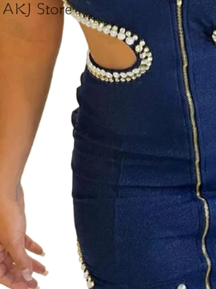 Женское джинсовое платье с вырезами