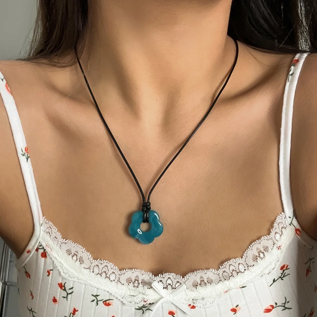 Accessories Sweet cool style, niche design, floral necklace, wax thread, adjustable simple floral necklace