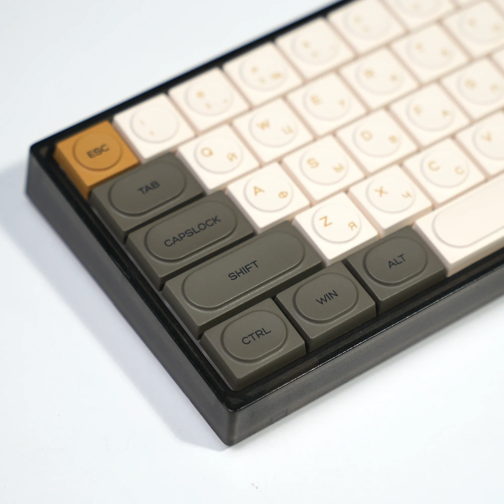 Фото KBDiy PBT низкопрофильные русские колпачки для механических клавиатур, изготовленные на заказ блестящие колпачки для клавиш MX Switch HitBox 138-клавишные колпачки №1
