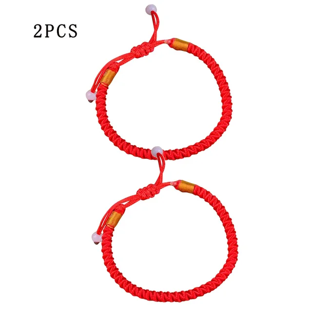 Сегодня браслет не забудь. 7 узлов. Шерстяная нитка на запястье. 7 узлов. Колокольчики маленькие на красной нити.