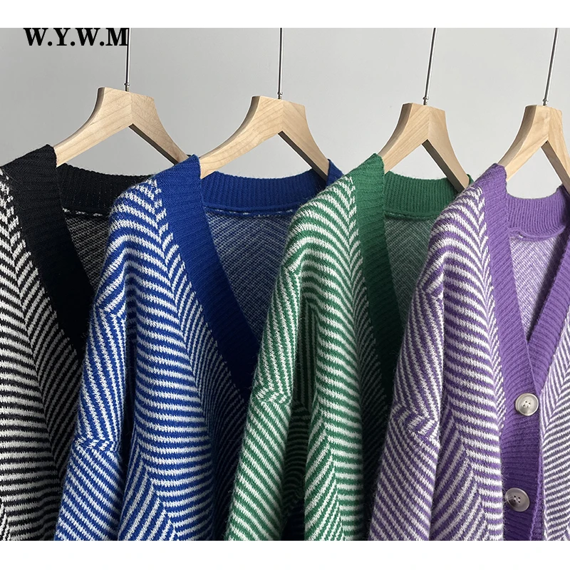 Свитер женский трикотажный в полоску с длинным рукавом