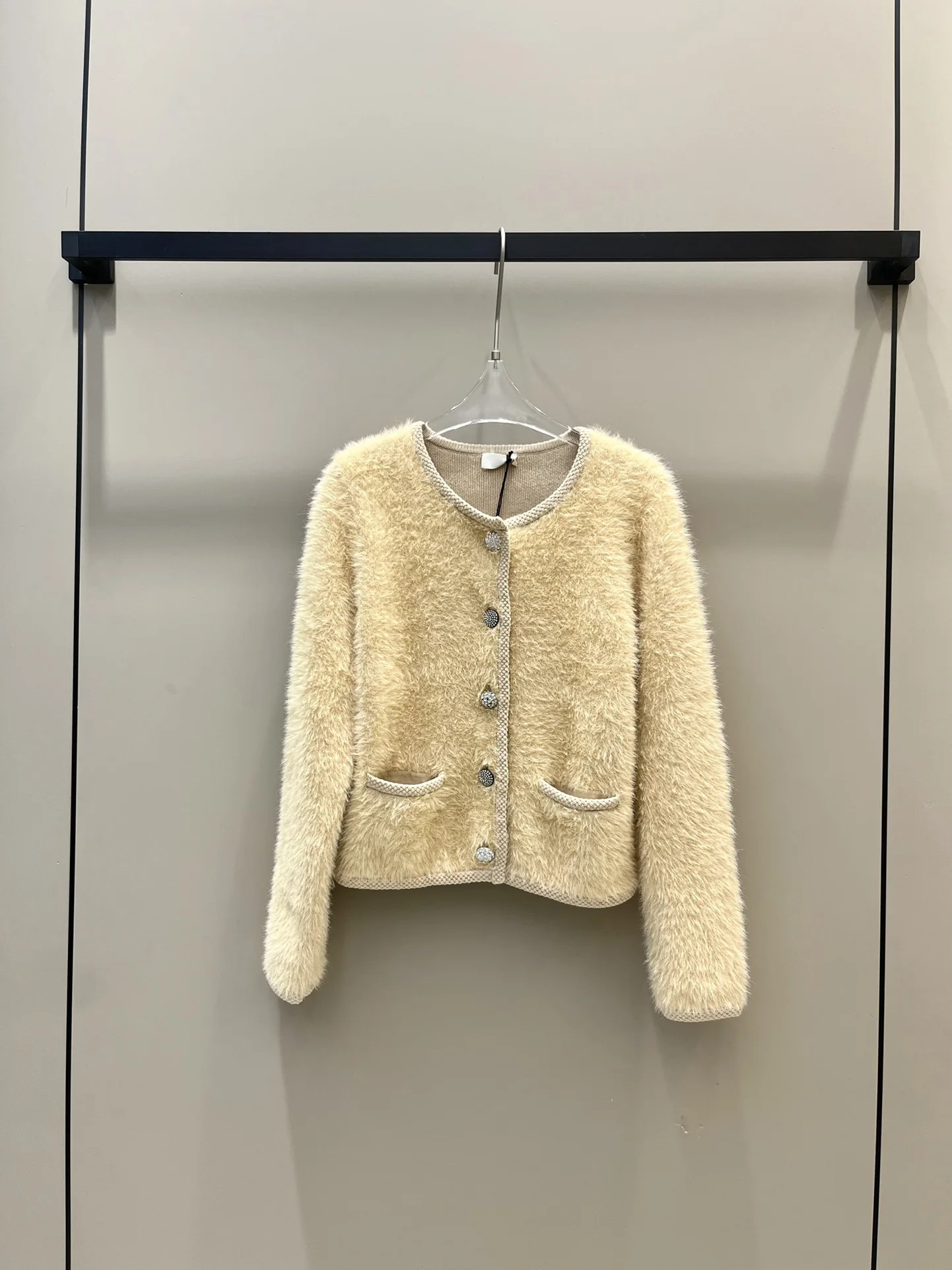 

2023New crew-neck knitted cardigan comfortable relaxed temperament and age reduction