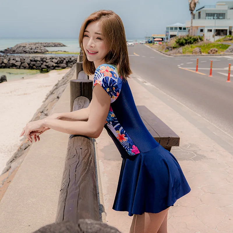 Женский купальный костюм с коротким рукавом юбкой и высокой талией рюшами