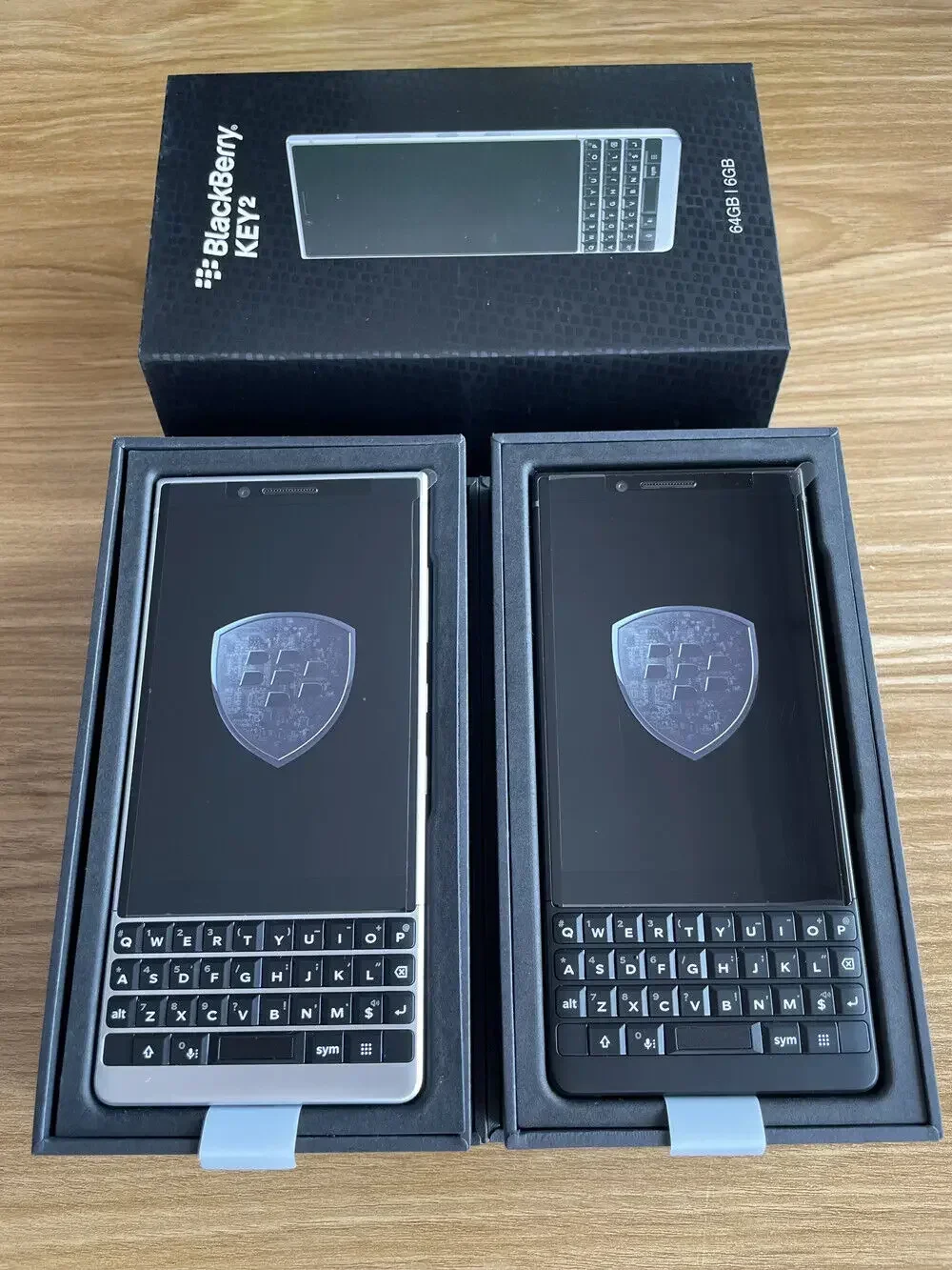 日本版 SIMフリー DUAL BlackBerry KEY2 BBF100-8