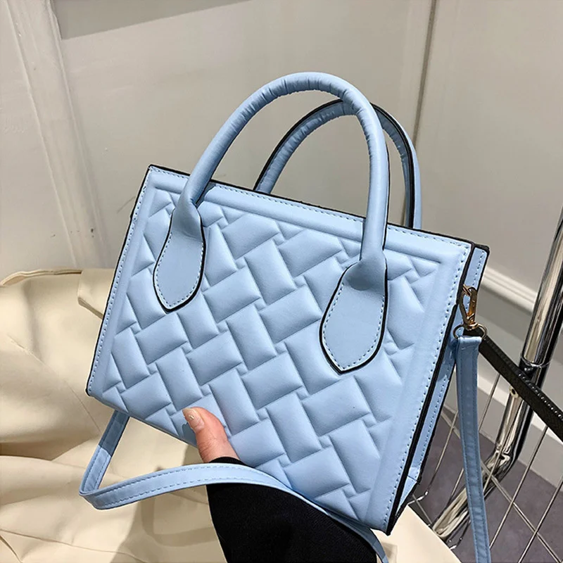 

2022 new solid color handbag Korean version indentation Lingge foreign style small square bag simple texture messenger women's