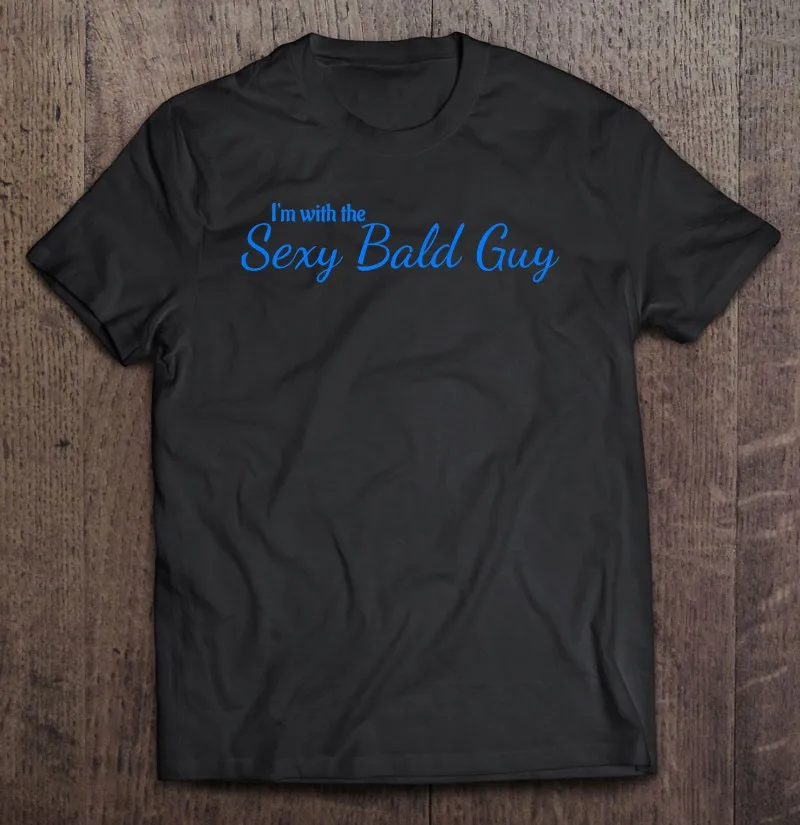 

Футболка женская с надписью «I'm With The Sexy Bald Guy», Мужская одежда, мужская футболка, футболка большого размера, футболки для женщин и мужчин, оде...