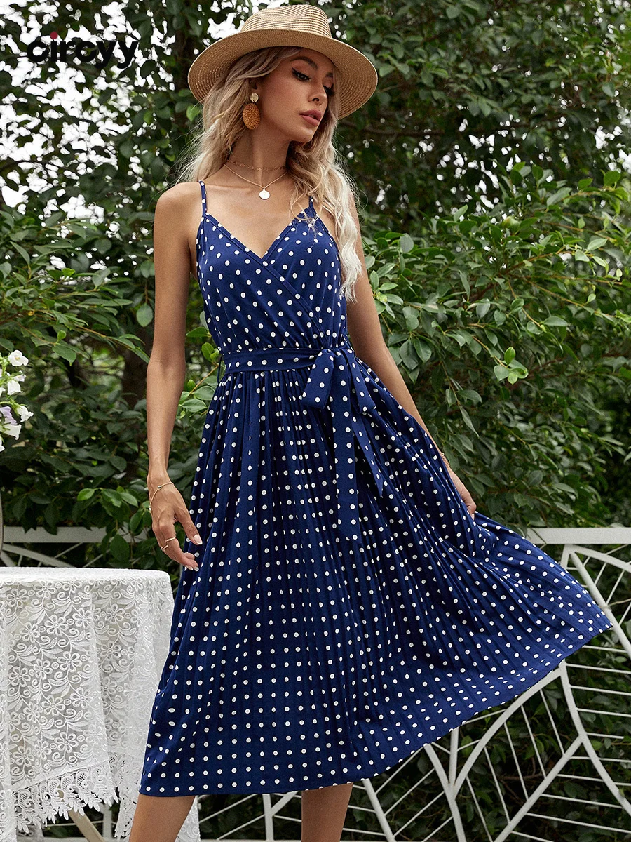 

Платье женское на бретельках-спагетти с бантом и открытой спиной