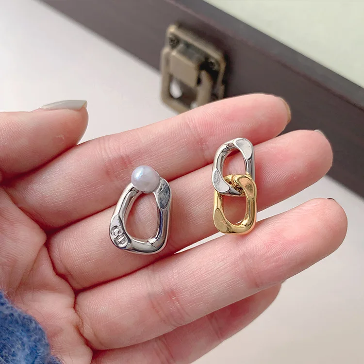 

Personality Asymmetric Chain Contrast Color Creative Stitching Earrings For Women New Charms Pearl Pierced Stud Ear Jewelry