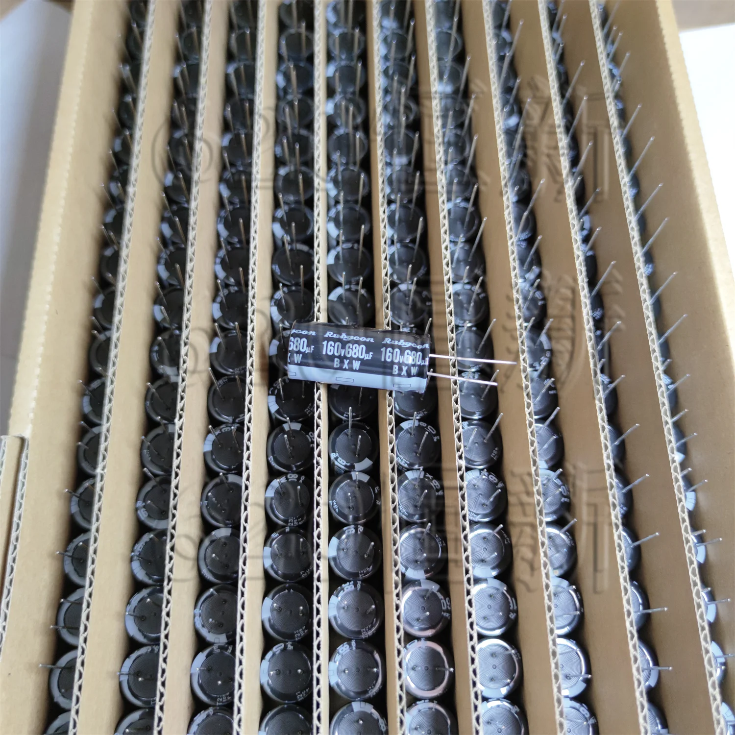 Новинка оригинальные алюминиевые электролитические конденсаторы RUBYCON с