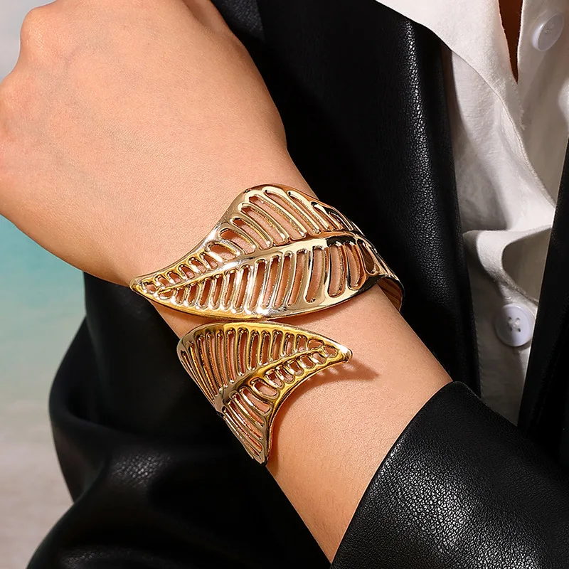 Металлические браслеты в стиле панк