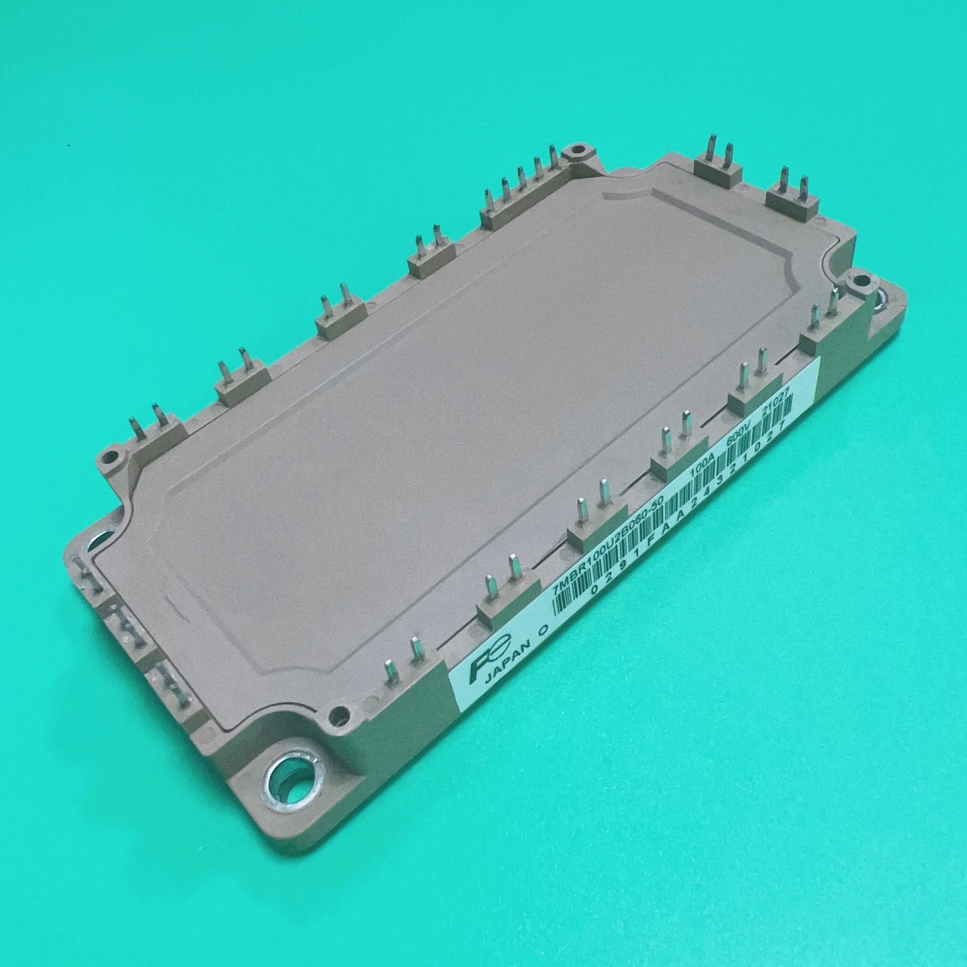 Модуль 7MBR100U2B060-50, 100A 600V 7MBR100U2B 060-50 IGBT 7MBR100U2B06050 7MBR100 U2B060-50 7MBR100U2 B060-50 7MBR 100U2B060-50