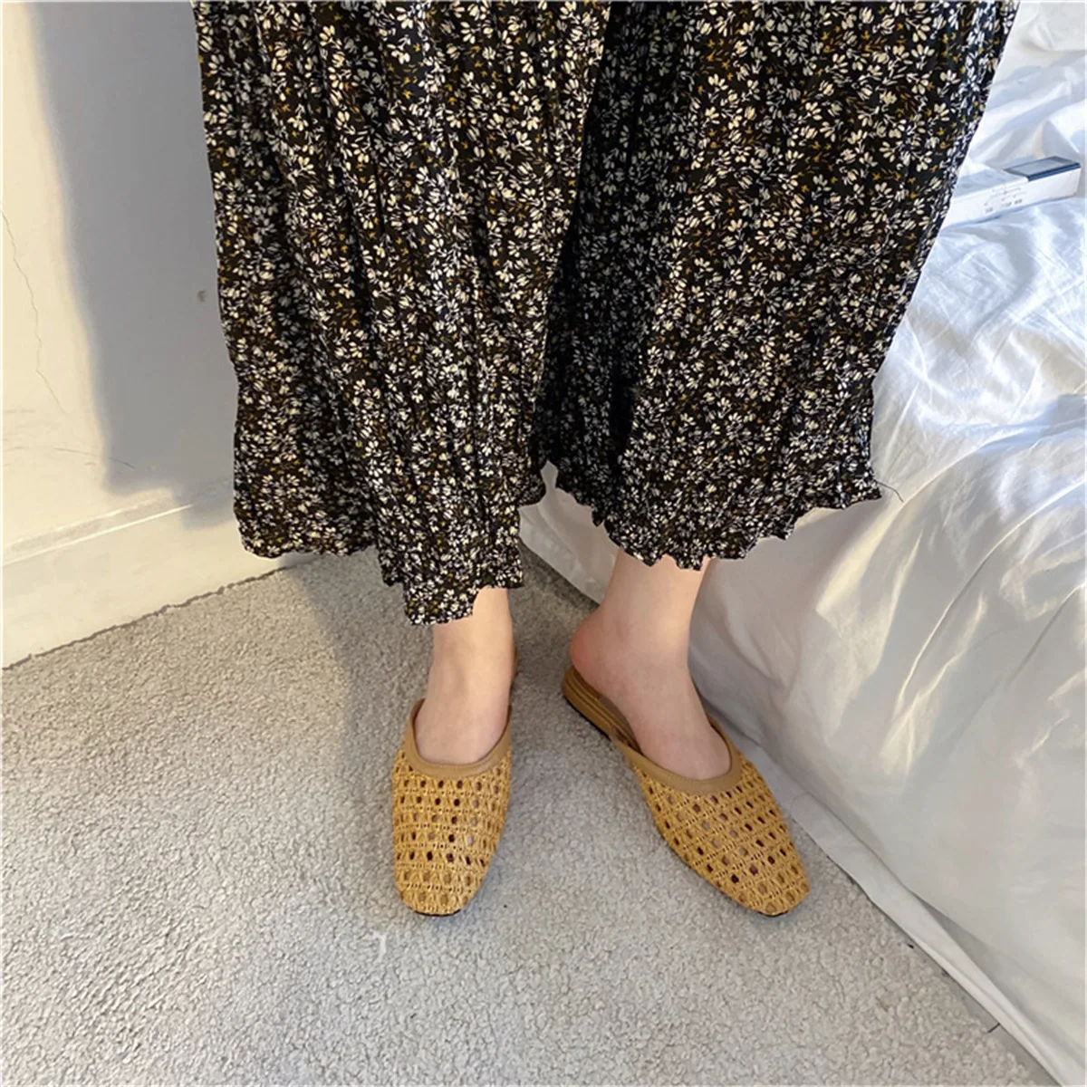 2022 Summer Hollow Woven Women's Slippers Outside Wear Retro Lazy Closed Toe Straw Sandals Women Flat Mules |